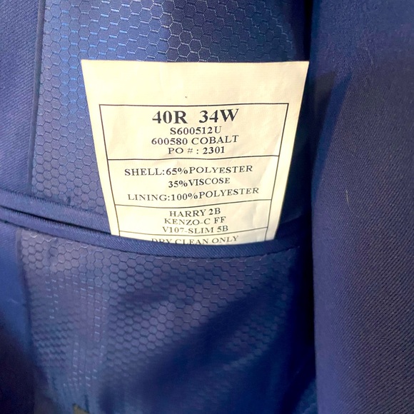 Men’s Caravelli slim fit, three piece suit. - Picture 3 of 4